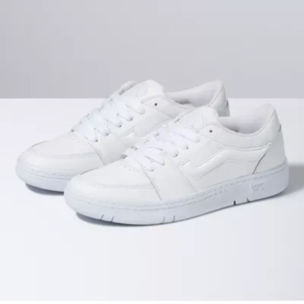 VANS Fairlane Leather Sneaker in True White Size 10